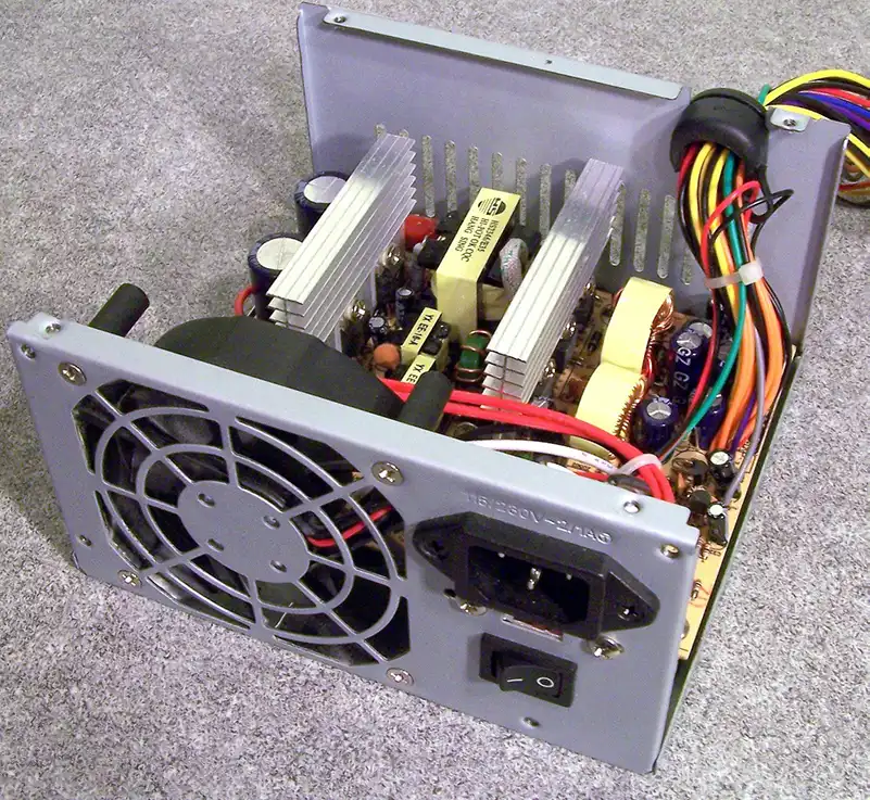 منبع تغذیه PC یا PSU